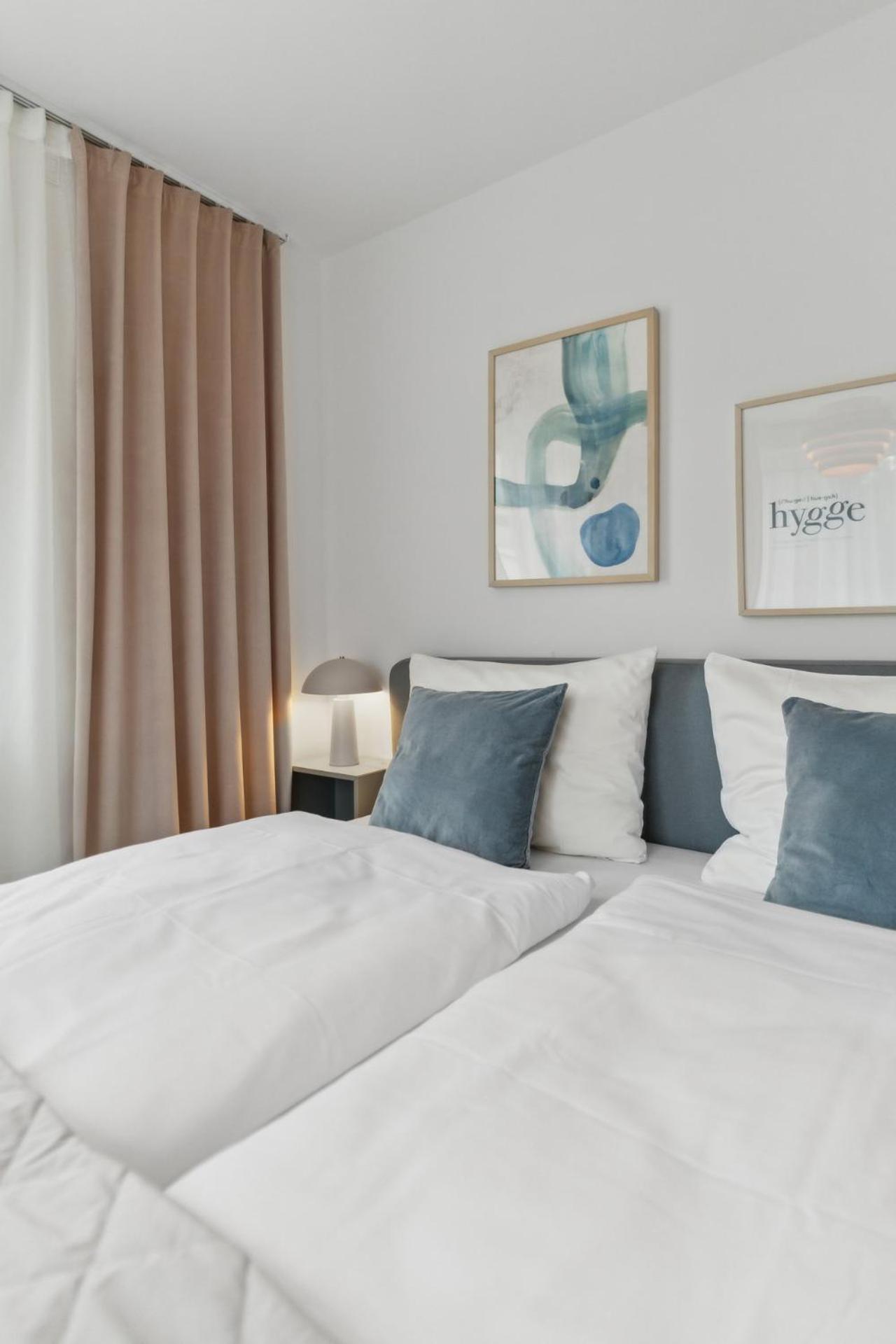 Deluxe Apartment In Bielefeld City Mit Parkplatz Und Balkon Exterior photo